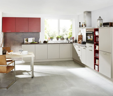 Winkelküche mit roten Details
