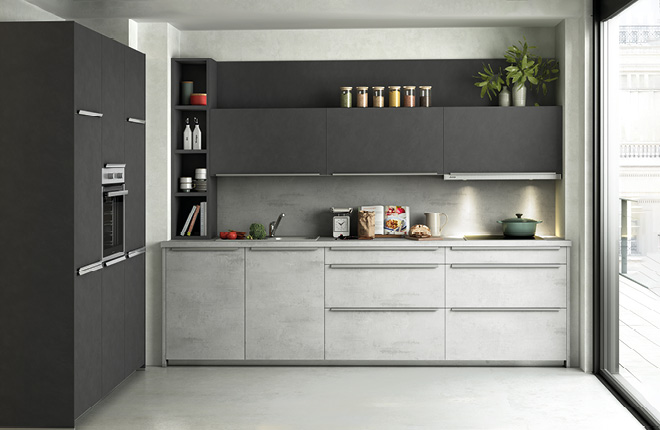 Küchenzeile mit grauen Küchenfronten