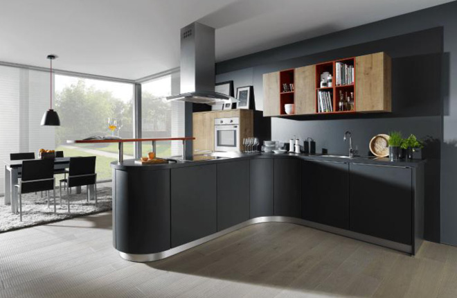 Küche mit schwarzen Küchenfronten